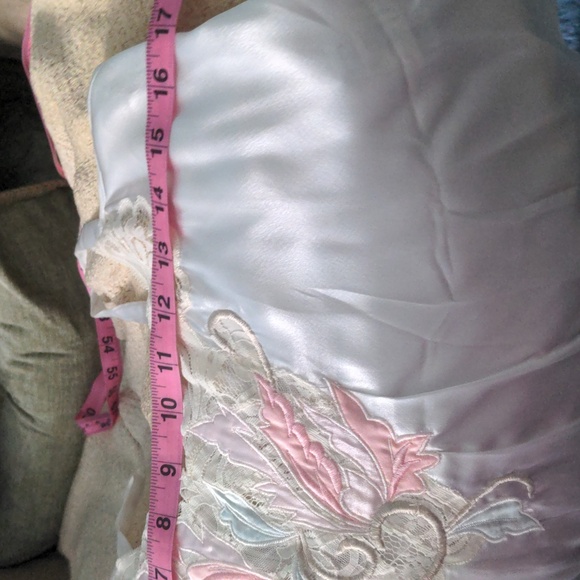Natori New full length night gown. Small, Washable polyester White, embroidery - Picture 6 of 6